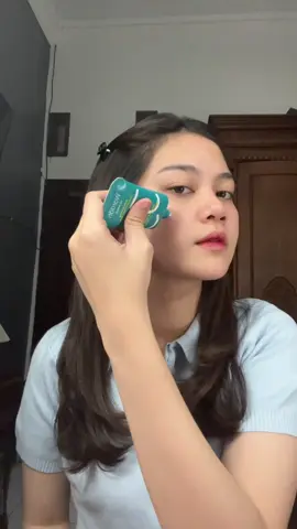 sekarang nggak ribet lagi kalau mau sunscreen-an. ringan, transparan, nyaman dipakai tiap hari. #WardahSunscreenOfTheYear #WardahSunscreenBaru2025 #SunscreenRinganTransparant #SunscreenViral #WardahSOTYReview #BestAcneSunscreen