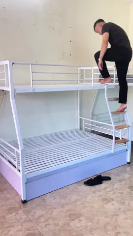 Giường tầng sắt tiện lợi. #giuong #giuongngudep #giuongngu #giuonggapgon #giuongpallet #dantuong #caitaonha giường hai tầng #giuonghaitang #giuongsat