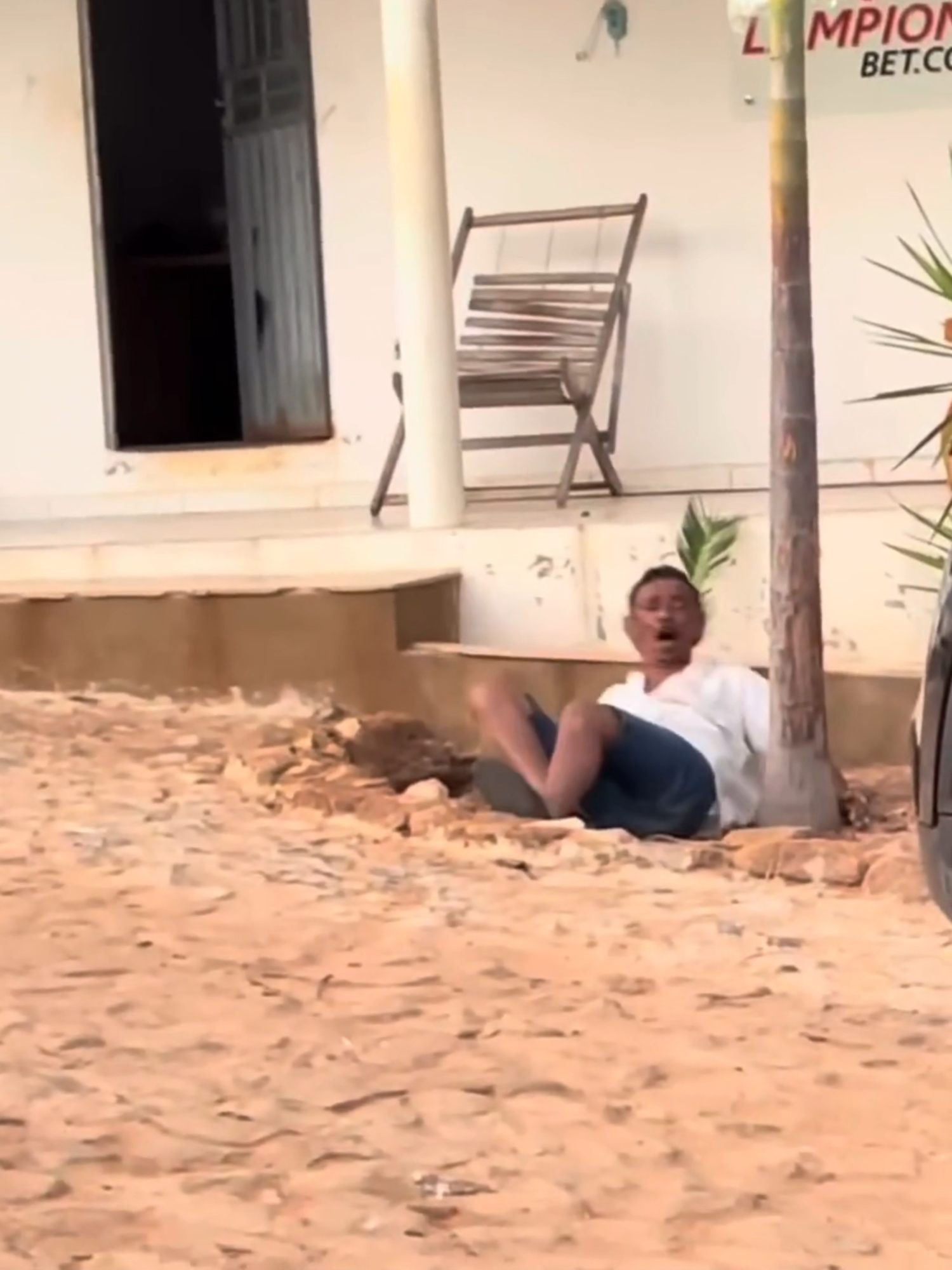 Charlles detona o carro do Tiringa kkkk  #memes #tiringa #tiringa_comedia_selvagem #tiringaoficial #piada #piadas #sorrir #trolagem #rindo #alegria #charlesetiringa #humor #comedia