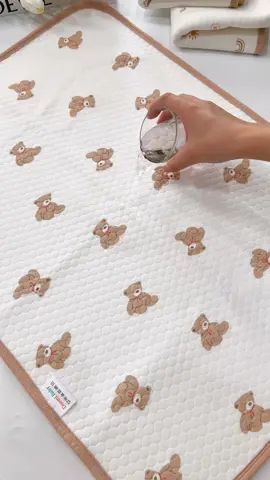 Đẹp - chống tốt - giá hạt 🌰 như thế này mà ko săn là phí lắm đó nha các bà ui🥰#tamlotchongtham #lotchongthamchobe #mevabe #xuhuong 