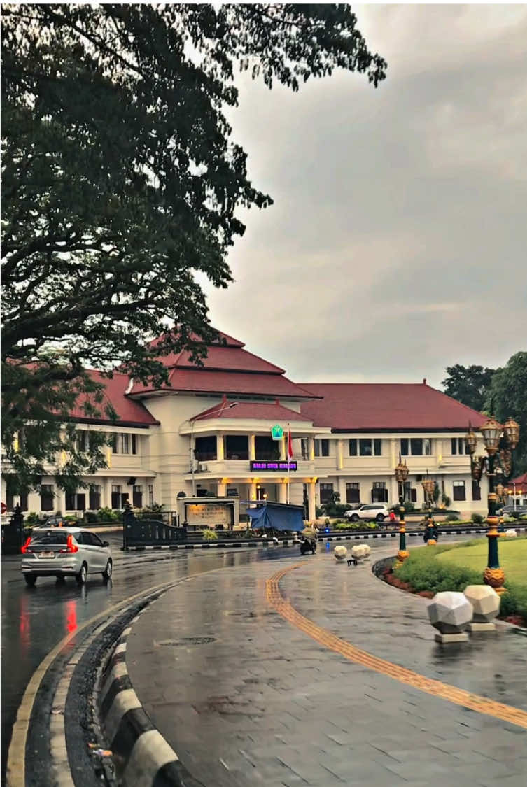 Tag yang pengen ajak keliling atau sering lewat sini ❤️ #malangku #malang #malang24jam #malangvibes #malanghits #malangterkini #ExploreMalang #infomalang #balkot #balaikotamalang 