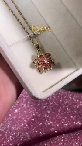 Rapunzel flowers necklace ☀️🌻✨#spinning #dealsforyoudays #necklace #fyp #sunflower #rapunzel #jewelry #giftideas #tiktokshop #tangled #goldjewelry 