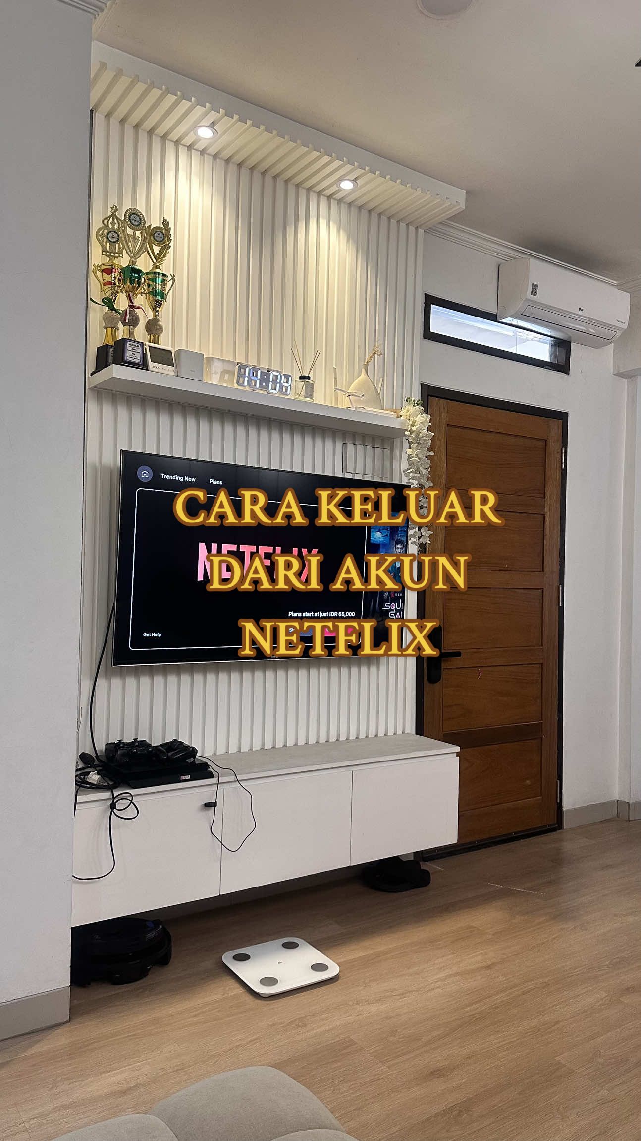 Cara keluar dari akun netflix Pencet di remote : 👆👆👇👇👈👉👈👉👆👆👆👆