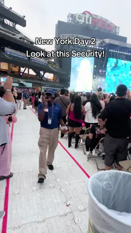 The security ATE that!!#blackpink 