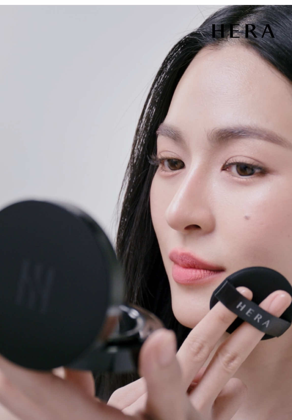 LINGLING WITH HERA BLACK CUSHION  ขอต้อนรับคุณหลิงหลิง คอง @Lingling Kwong Brand Ambassador คนแรกของ HERA Thailand #HERABrandAmbassador 🎉  ในแคมเปญ #LingLingGoAnywhereWithHERA ผิวสวยในทุก ๆ ที่ไปกับ HERA Black Cushion Foundation 🖤 คุชชั่นตลับดำ ที่มอบฟินิชผิวแบบ Soft Satin ปกปิดขั้นสุด ให้ผิวเนียนสวย ติดทนนานตลอด 24 ชั่วโมง* สัมผัสความมั่นใจพร้อมผิวสวยในทุกลุคกับ Black Cushion ได้แล้ววันนี้ ณ เคาน์เตอร์ HERA และ ช่องทางออนไลน์ Official Store #HERAxLingLing #LingLingCushion   #HERABlackCushion #LingLingKwong #หลิงหลิงคอง #HERABEAUTY #HERAThailand * ทดสอบโดย Global Medical Research Center ในกลุ่มผู้หญิงอายุ 20 ถึง 40 ปี จำนวน 33 คน ระหว่างวันที่ 18 มี.ค. 2567 - 4 เม.ย. 2567