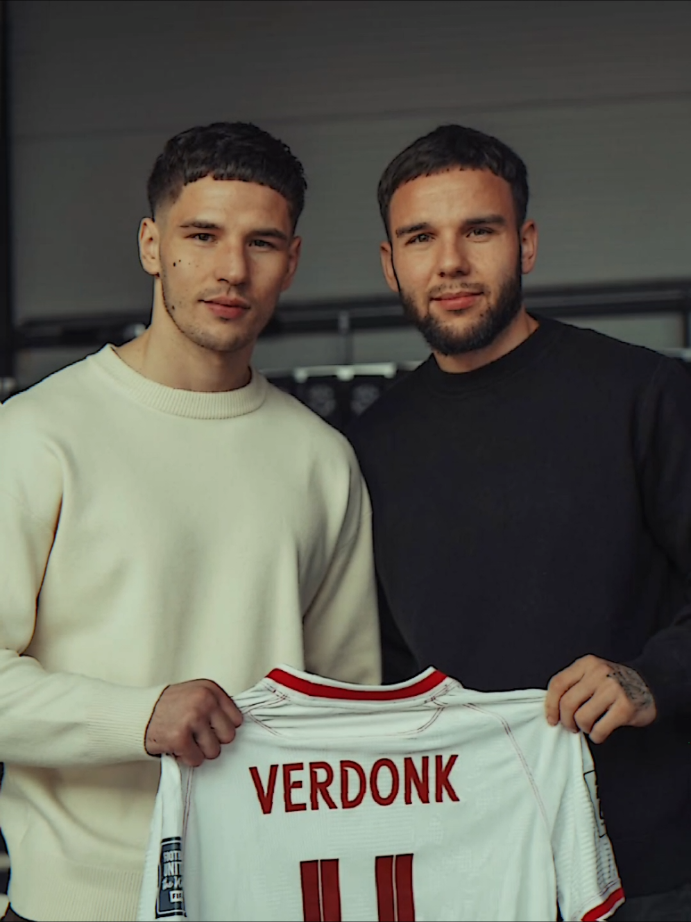 Darryl Verdonk seorang kakak dari pemain timnas sepakbola Indonesia yaitu Calvin Verdonk, dia adalah mantan Juara Dunia Lightweight Enfusion, dan sekarang adalah atlet Kickboxing K-1. #darrylverdonk #calvinverdonk #kickboxing #k1 