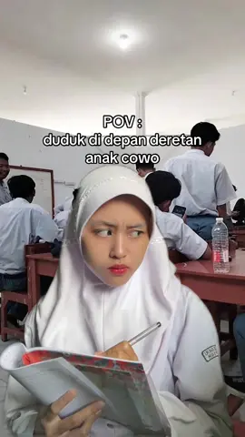 mereka ngetawain apa sii sebenernya di belakang😭 #fyp #anaksekolah 
