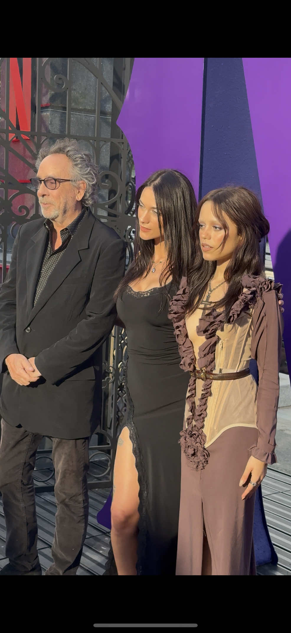 @maghla rencontre Tim Burton et Jenna Ortega à l’événement Wednesday à Paris 🇫🇷💙 #wednesday #mercredi #onregardequoi #jennaortega 