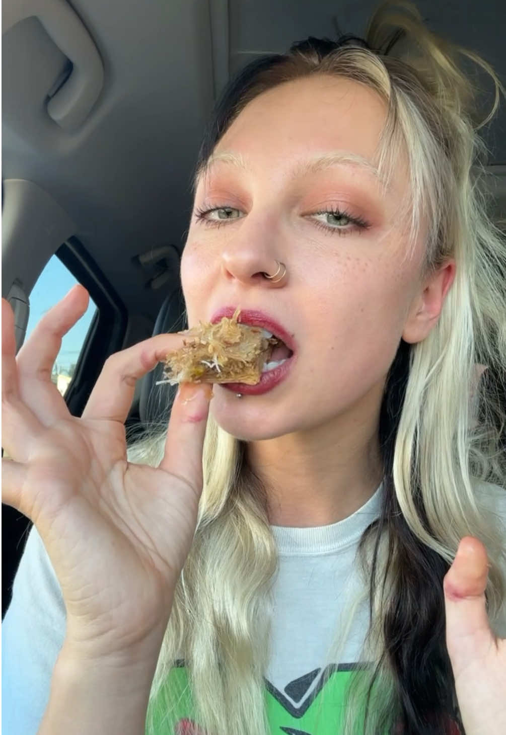 Trying to Middle Eastern/Mediterranean dessert Baklava :) (got these from Baklava Factory in Los Angeles) #baklava #tastetest #dessertsc #mukbang #tasting #middleeasternfood #crunch 