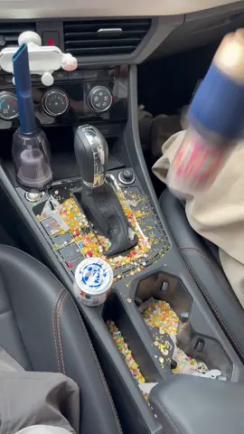 Is it difficult to clean grooves and gaps? You can try this wireless car vacuum cleaner#Outdoors #tiktokshopblackschool #🔥 #car #carvacuumcleaner #Loveyourboobs #fageforyou #carvacuum #dealsforyoudays 