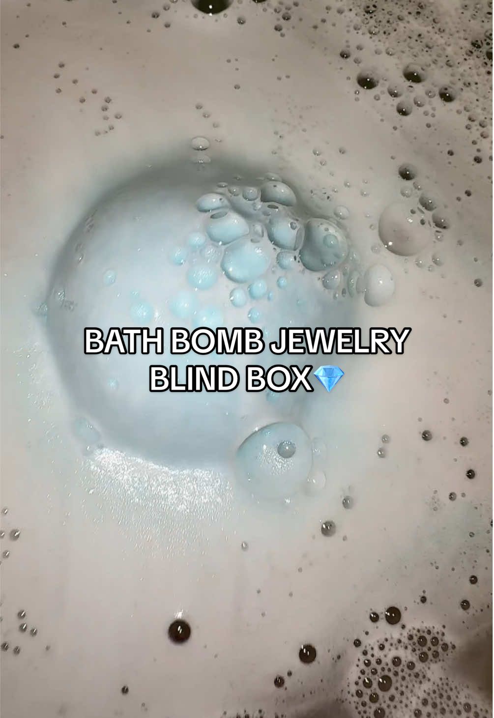 GUYS HELP DO U THINK GOLD OR SILVER IS BETTER ON MY SKIN TONE/HAIR #jewelry #bathbomb #jewelrybathbomb #goldnecklace #creatorsearchinsights 