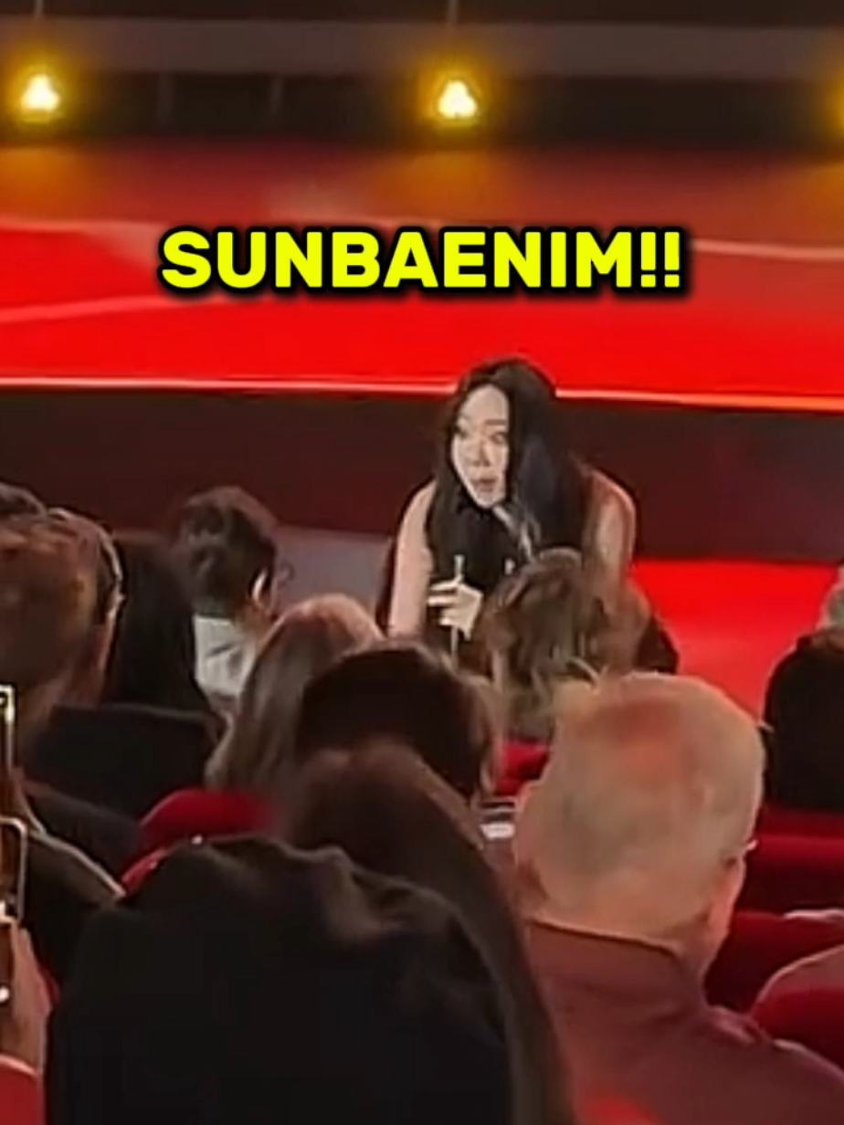 when you had to fangirl in the middle of work #youngji #leeyoungji #leebyunghun @이영지 