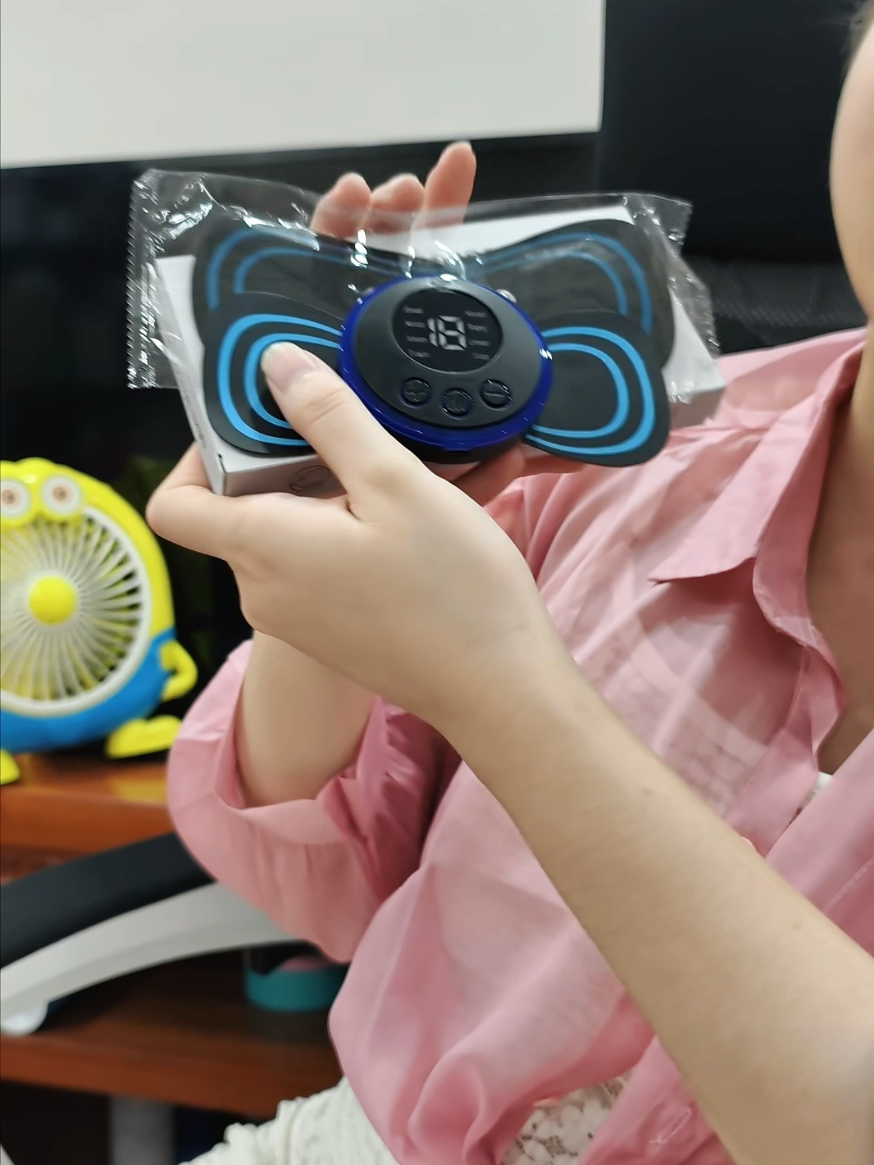 Máy massage Xung Điện Toàn Thân mini với 19 cường độ và 8 chế độ #maymassage #maymassagexungdien #maymassagemini #chamsocsuckhoe #gocvanphongcuatien 