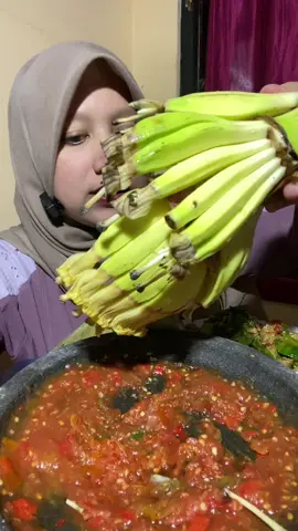 Tes kriuknya gedang nom #tiktok #viral  #asmr  #mukbang  #fyp 