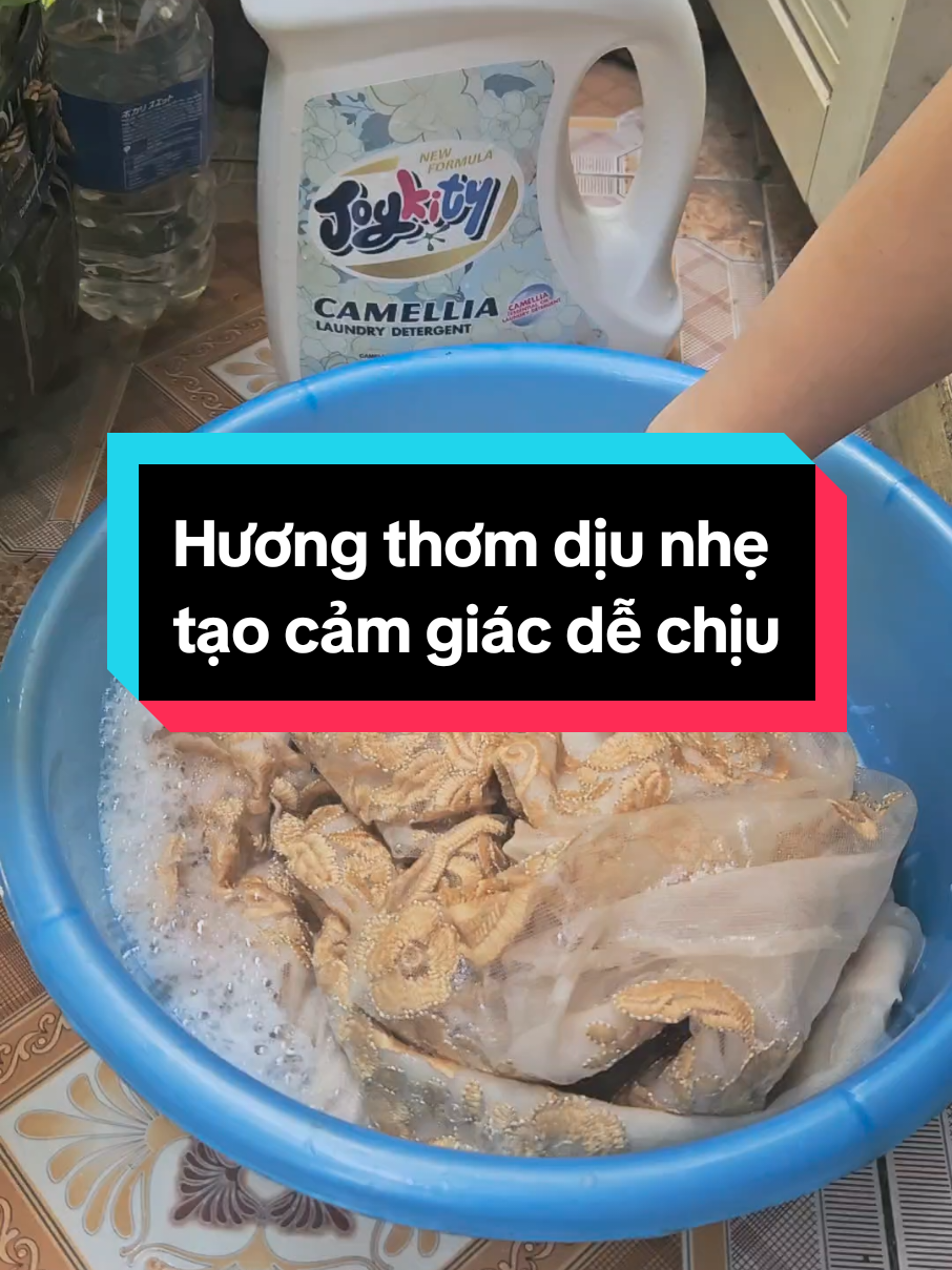 Thật chứ nước giặt nhà Joykity mùi nào em cũng ưng, cái mùi hương hoa trà này lại càng ưng các mẹ ạ, thơm dịu nhẹ hít hà mãi luôn #nuocgiayxa  #joykity  #huonghoatra  #thomdiunhe #xuhuong 