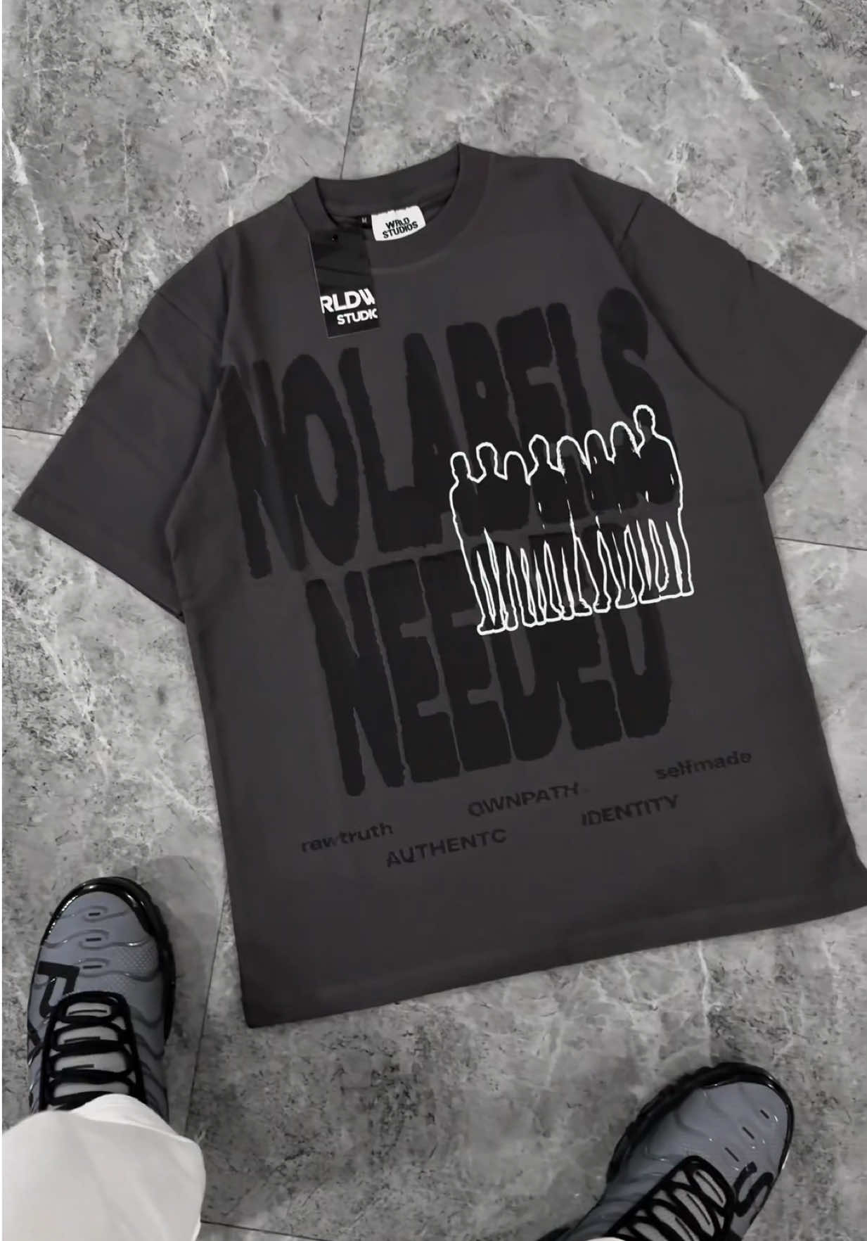 Warna kaos favorit yang gabisa di lewatkan, Dark grey. #WRLDstudios #promoguncang88 #gajiansale #kaospria #bajucowok #kaosdistro #kalcer #kaosoversize #oversized 