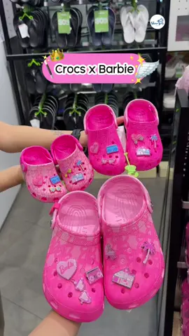 💖Crocs x Barbie✨🛼 ขอเสียงสาวกบาร์บี้หน่อยจ้า ~ คอลเลคชั่นนี้คือห้ามพลาดจริง สาวติดแกลม ต้องถูกใจสิ่งนี้ : ตรีมสี/ดีไซน์คือถูกต้อง มาในรองเท้า crocs รุ่นคลาสสิกไม่เสริมส้น แล้วมาด้วยกันสามรุ่นสามลาย  💸เริ่มต้น : 890.- 📍crocs  #crocs #barbie #barbiegirl #crocsxbarbie #รองเท้า 