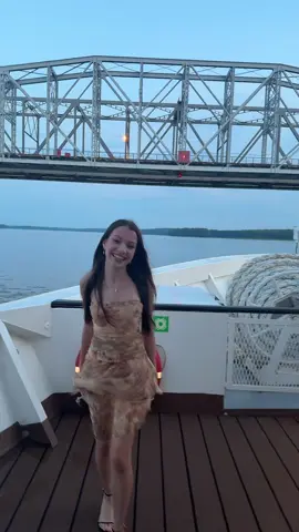 песня, которую я услышу вживую 30.08 в лужниках 🎤🎤