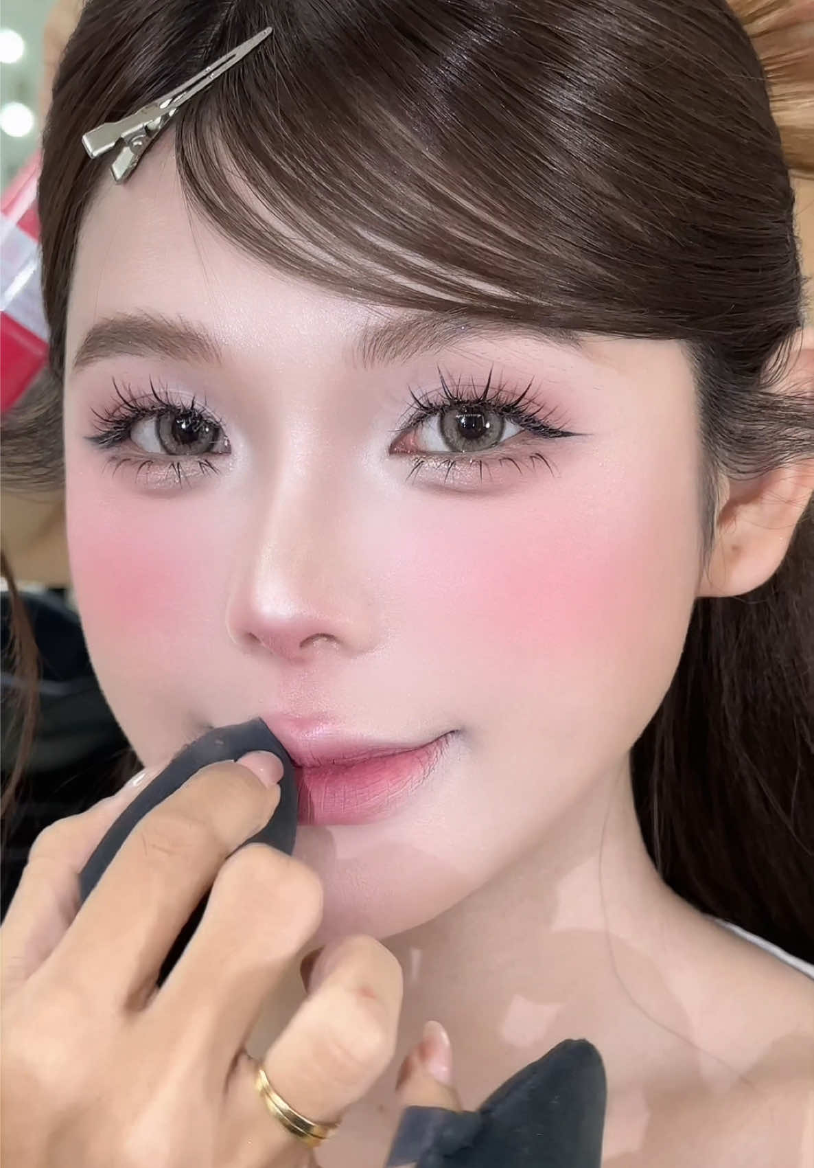 Đánh son với tui nè bà.... #makeupgirl #fyp #xuhuong #makeupgovap #visual #trend #MakeUpTiệcSàiGòn #babygir💗💗💗💖💖💖❣️ #tiktoktrend 