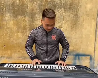 Vinh thế nào lại mạnh#meme#vinhtienle#manh#piano#meme#xh#amnhac 