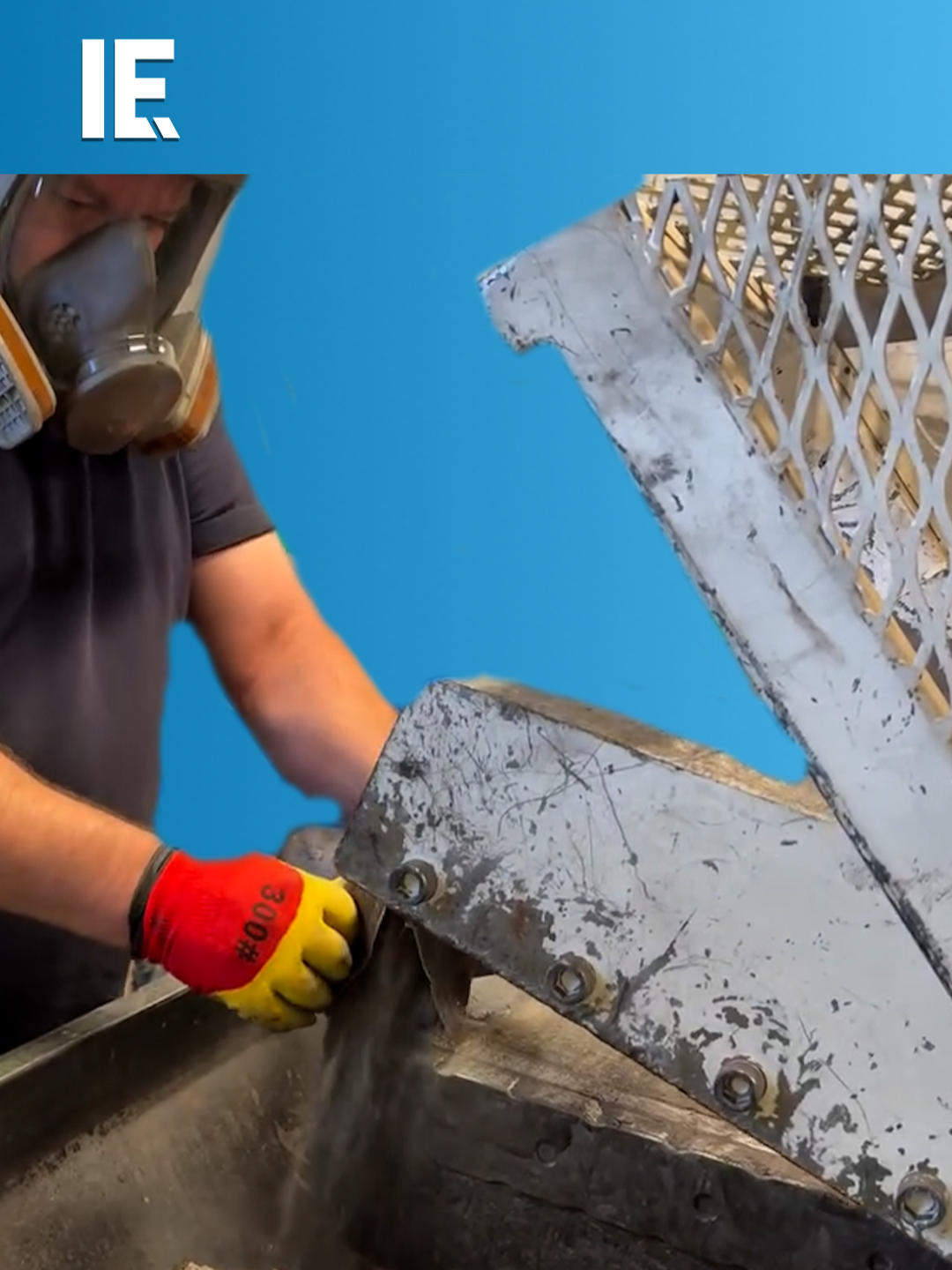 Only a machine this powerful can flatten and shred metal like this.  🎥 cumpar.catalizator.auto / IG