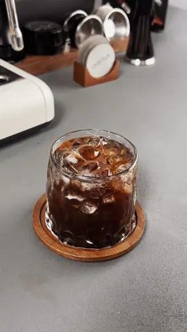 Cozy coffee time ☕️👀 #fyp #coffee #viralvideo #trending #icedcoffee #americano #aesthetic #cozyathome #foryou 