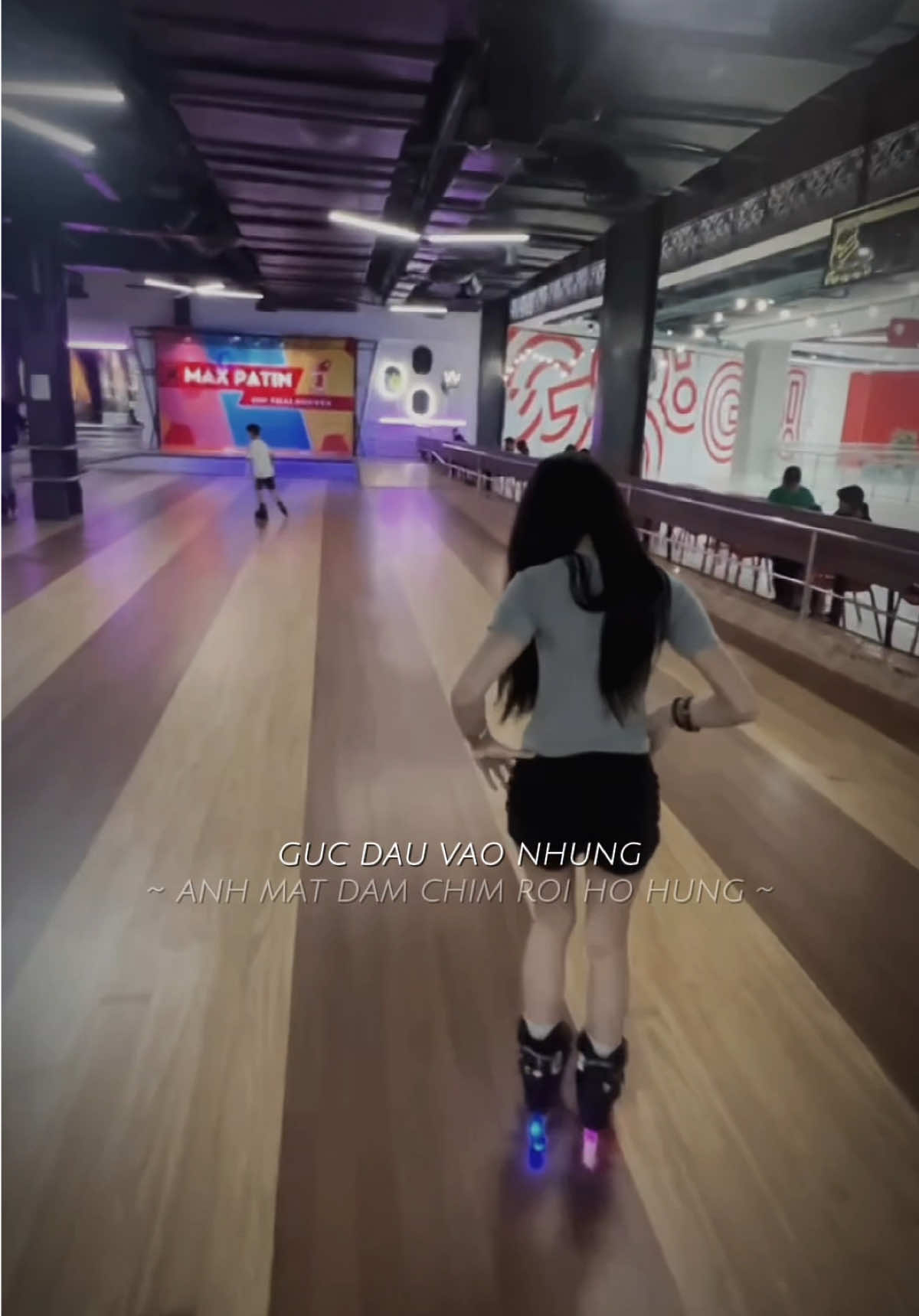 ngục đầu vào những ánh mắt.. 😣 #CapCut #fyp #viral #xuhuong #tiktok #patin #maxpatin 