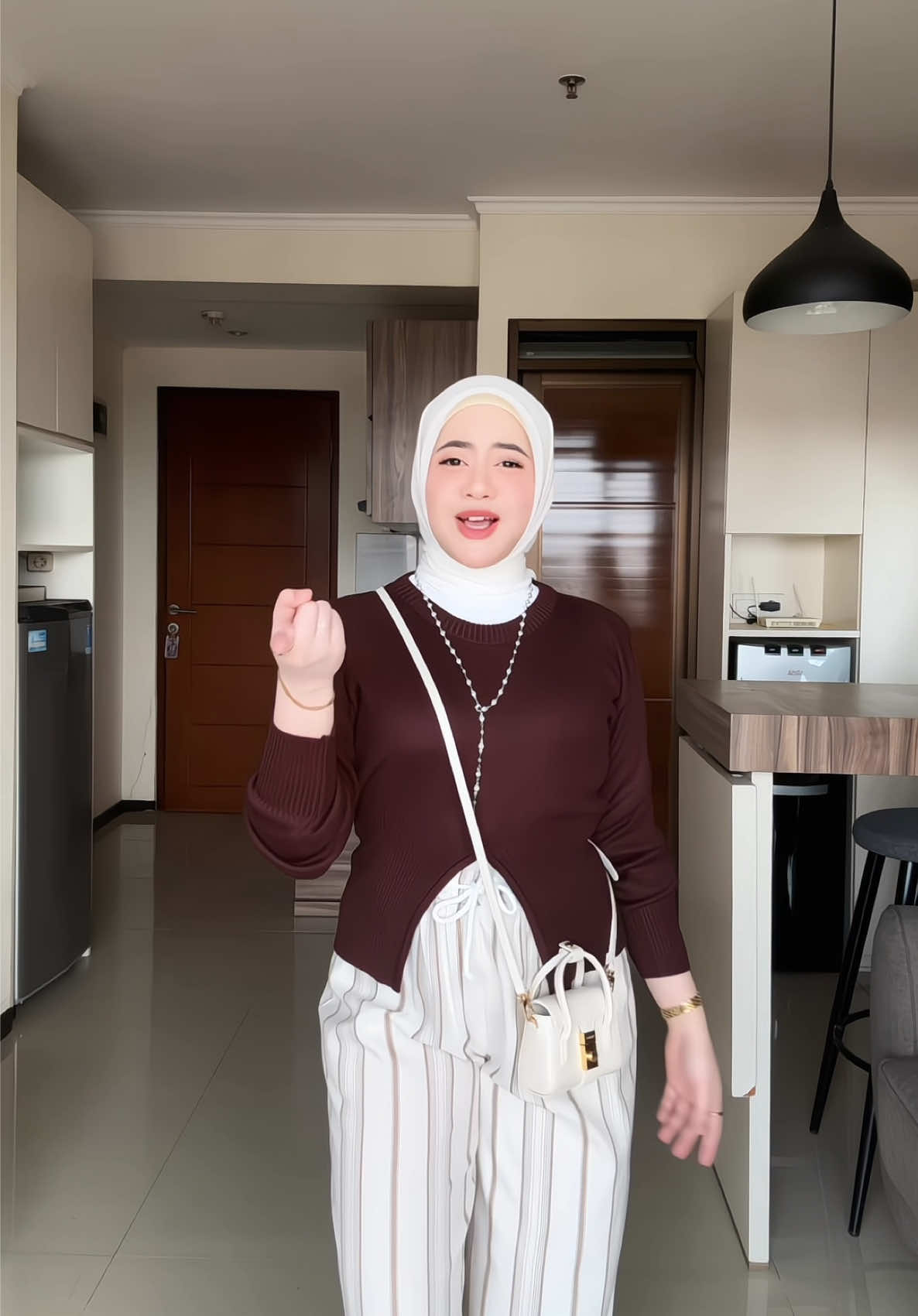 sukaaa celananyaaaaa🫨 #stripepants #baggypants #celanawanitaterbaru #celanawanita #celanasalur 