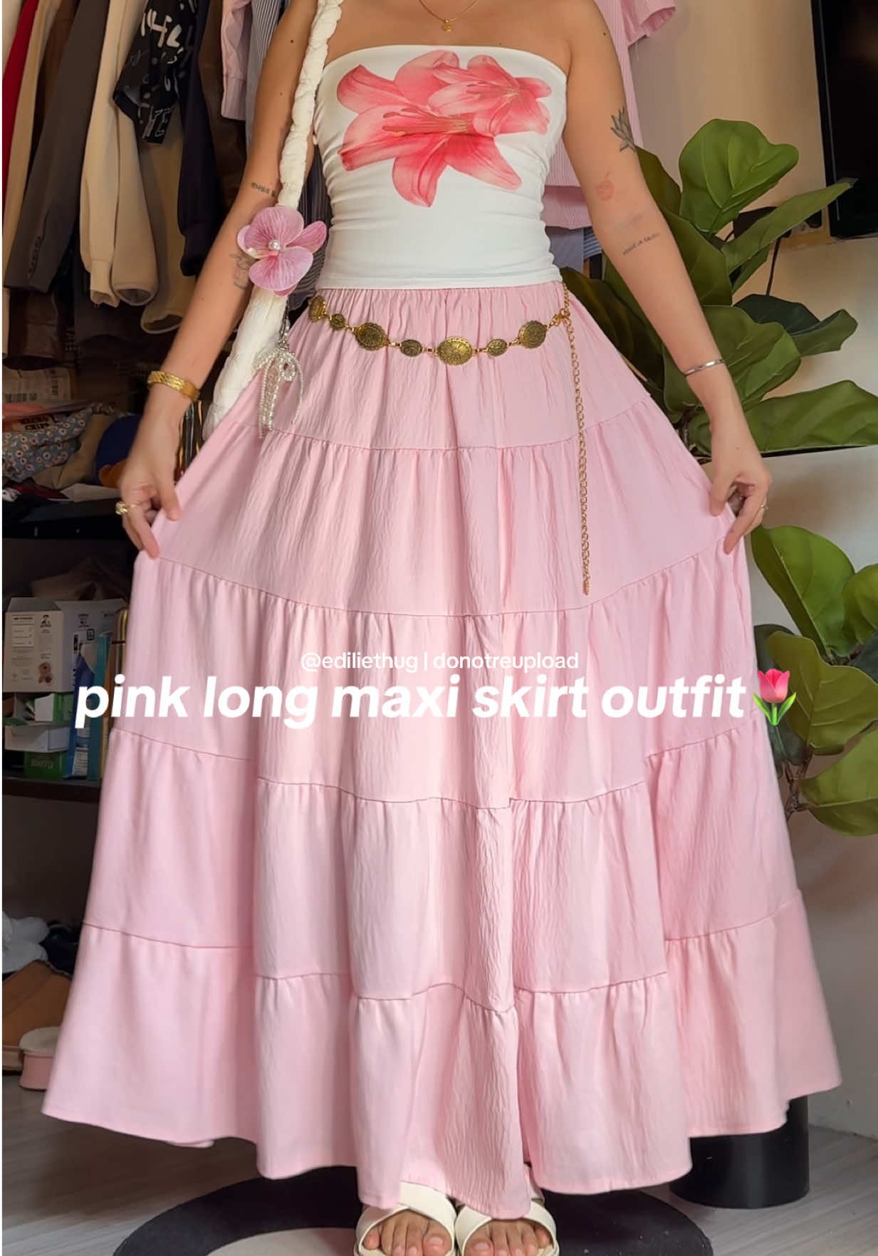 pink maxi skirt & flower tube top🏝️🌸 #beachoutfit #summerlooks #outfitideas 