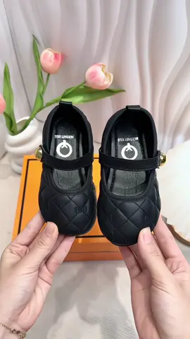 Giày bé gái xinh iu #giày #giaybegai #xuhuong #muataitiktok #tiemnhachoou 
