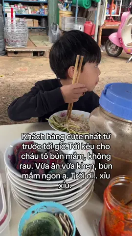 Xin phép rồi mới quay ó nha. ❤️❤️ bé dễ thương xỉu. 