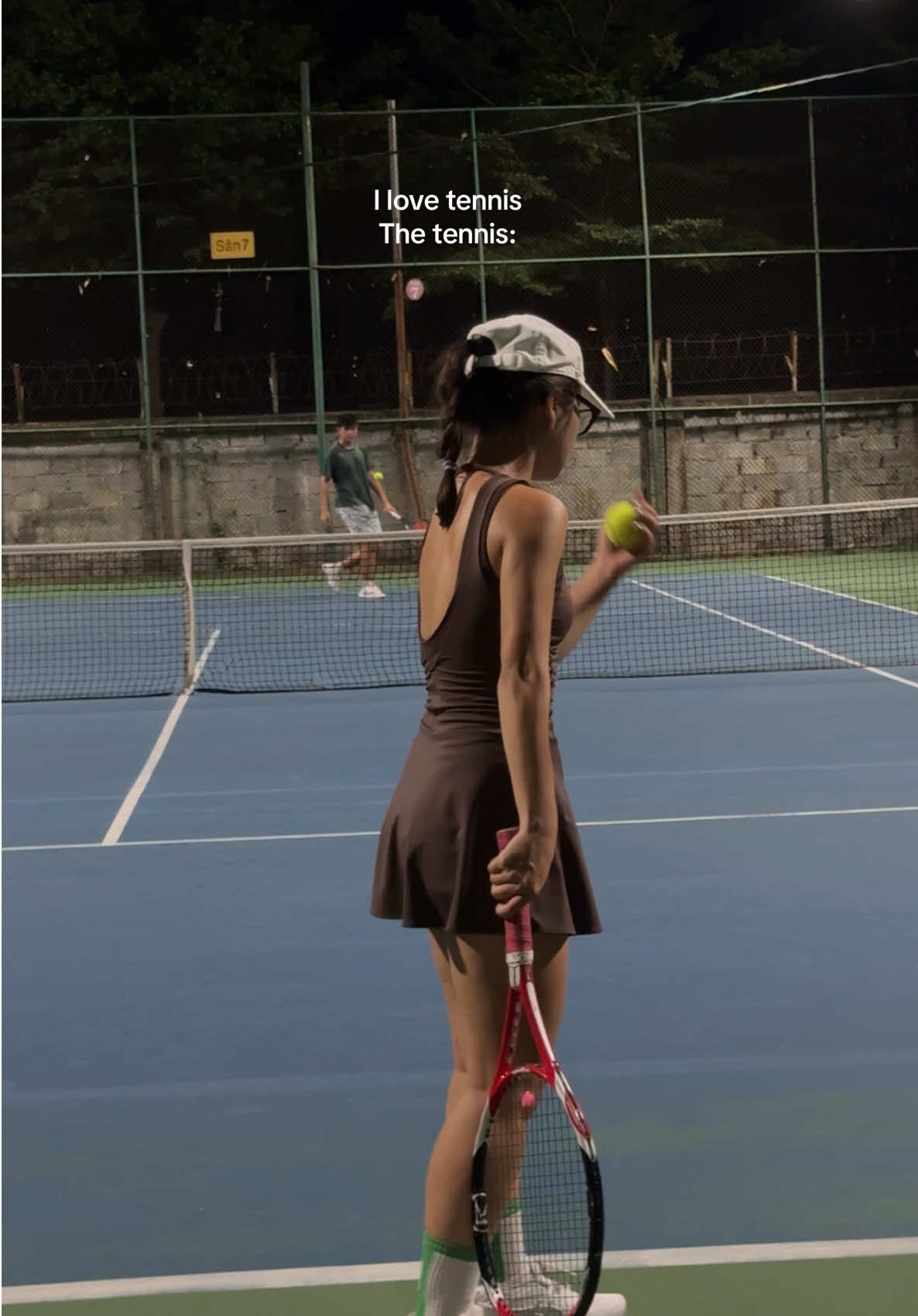 Tag some you would play night session with 🌙🎾 outfit: @laminapparel #tennis #tennisgirl #tennistiktok #tennisplayergirl #tennistraining #sport 