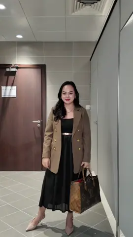 Motion to be fabulous 💁🏻‍♀️ Stress? Yes. Slay? Double yes dapat🤣 Drop your OOTDs below, mga ka-corporate chic ⬇️⬇️⬇️  #ServingLooksNotJustReports #fyp  #outfitideas  #ootdcheck  #officeoootd  #uae 