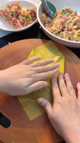 Vỏ ram Làng Vân - 100% gạo quê, không chất bảo quản, không rách khi cuốn, chiên giòn rụm 🥢 Mua 1 lần là mê luôn 😍👇 #voram #voramhatinh #voramlangvan #cuonnem #nemran #dacsanhatinh   #FoodTok #hauthienthuong #hauthienviet #tiktokbanhang #banhangtiktok  