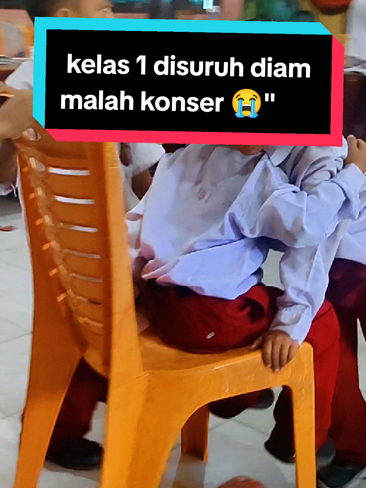 Disuruh diam sejenak... Anaknya: 