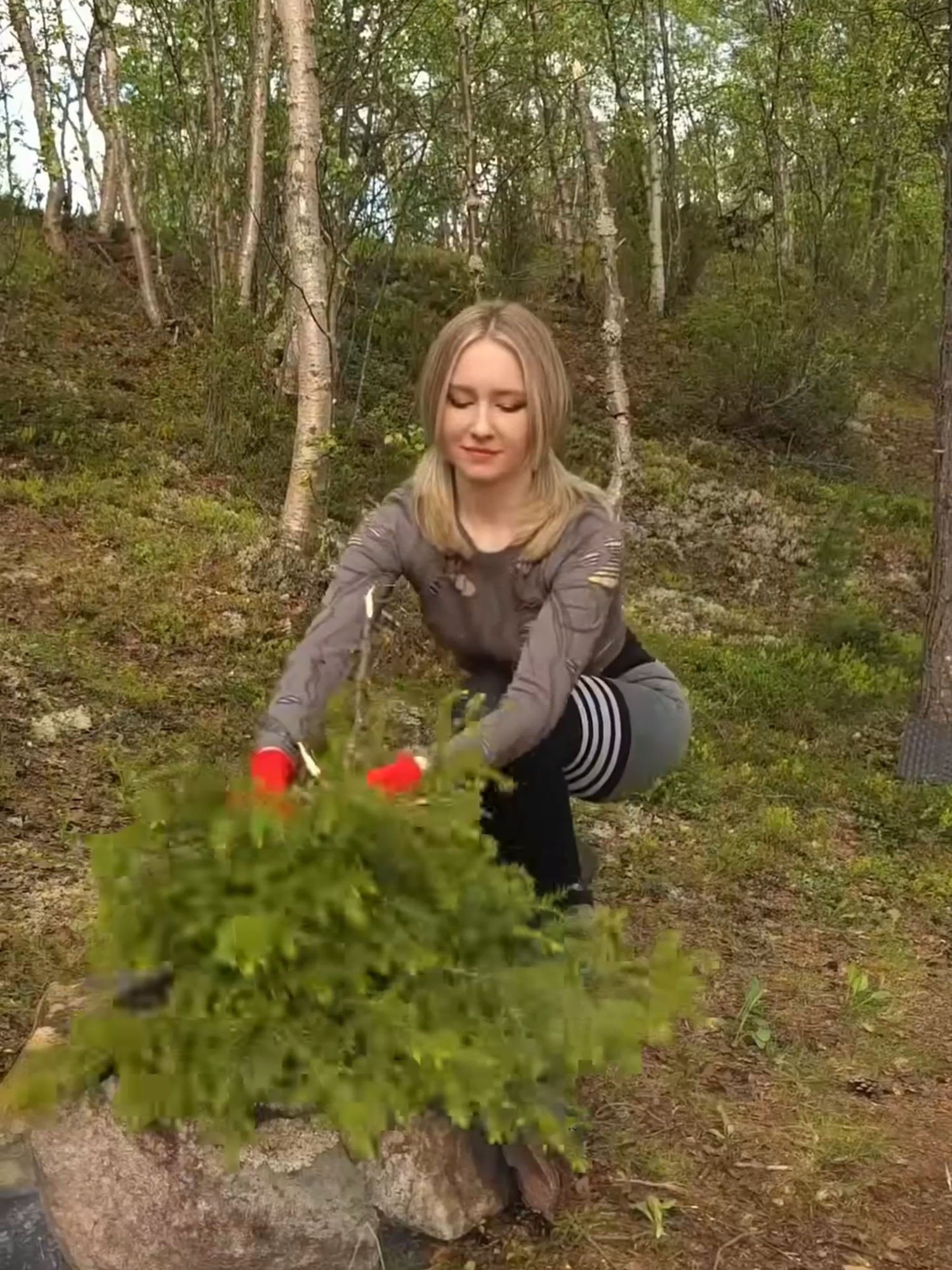 Learn essential survival hacks in the wild! ✔️ Quick wood-cutting tricks for the outdoors ✔️ Natural ways to repel mosquitoes & black flies 🦟 ✔️ No knife? No worries — improvise like a pro 🔪🌲 Whether you're camping, hiking, or just love bushcraft, these tips will help you stay ready, safe, and bite-free. #camping #survival #bushcraft #Outdoors #LifeHack