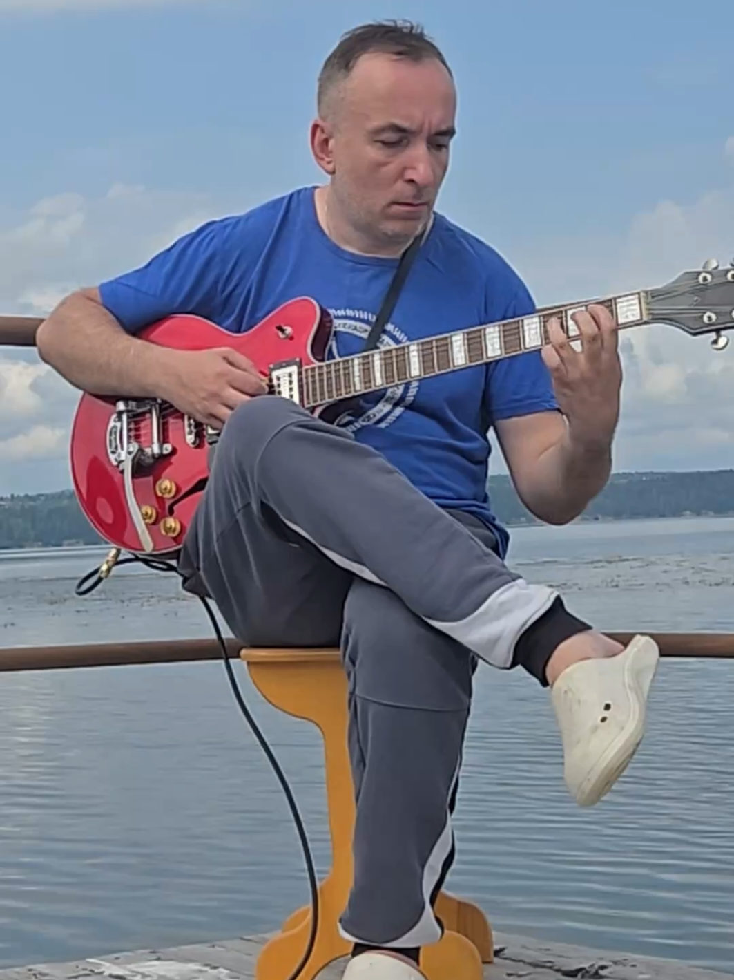 Into the Light ⠀ In this moment know yourself and abide in that state. ⠀ #guitar #solo #fusion #live #instrumental #acoustic #acousticguitar #peacefulmusic #neoclassicalmusic #neoclassical #classicalmusic #relaxmusic #guitarmusic