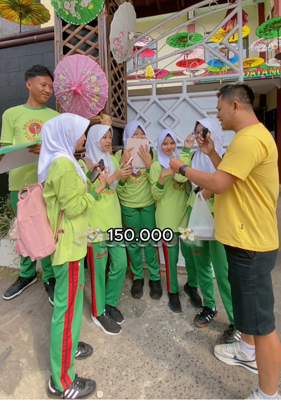 Nex ke sekolah mana lagi nih ?