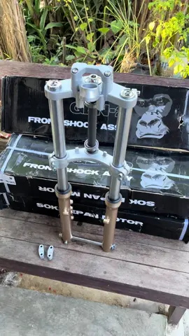 Shock ninja gorilla gen-2 pnp honda cb gl mp tiger. 👉🏻Tutup shock stenlis  👉🏻Baut T atas stenlis 👉🏻As roda stenlis #cb125se #cb125se_ #cbnyeni #shockninjapnphonda #shockninjagorilla #shockninja 