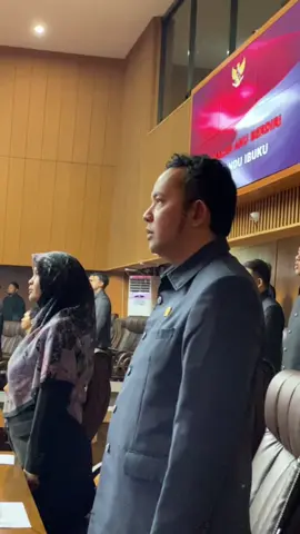 Pertolongan Allah itu selalu datang ketika kita sudah mentok, menandakan bahwa allah selalu memberikan kepercayaan pada kapasitas hambanya, disisi itu allah pasti menaikan dan meninggikan kapasitas dan derajat kita. #dokter #ceramah #jumat #jumatberkah #ustad #islam #dprd #allah #masalah 