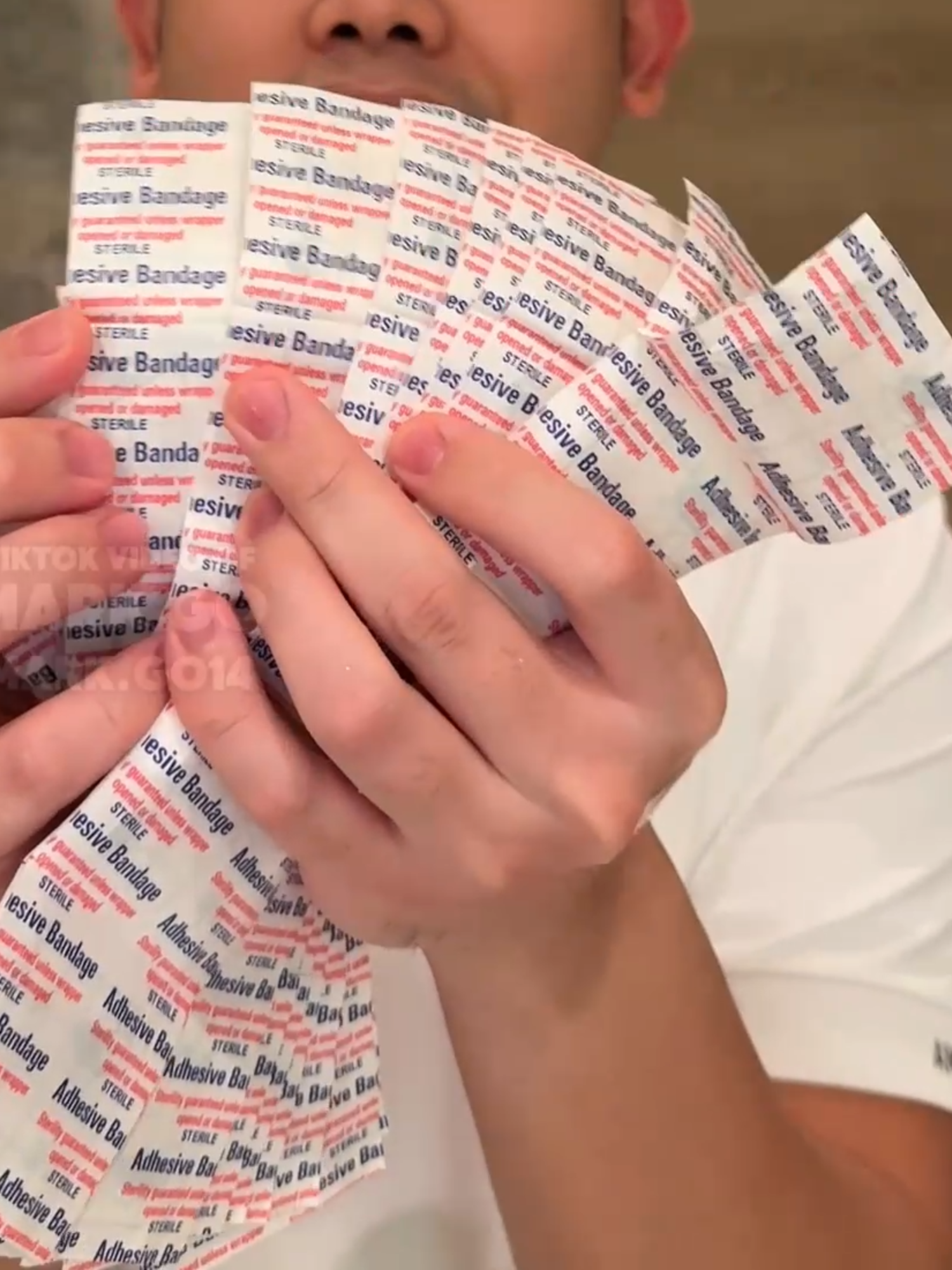 Ang TALINO ng naka isip ng waterproof bandaid kasi hindi siya mabilis matanggal kahit mabasa pa ng tubig #bandaid #waterproofbandaid