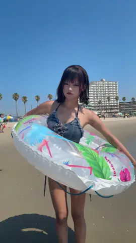 海きたヨ‼️熱中症になって倒れかけた、後ろの子めっちゃみてる#fyp 