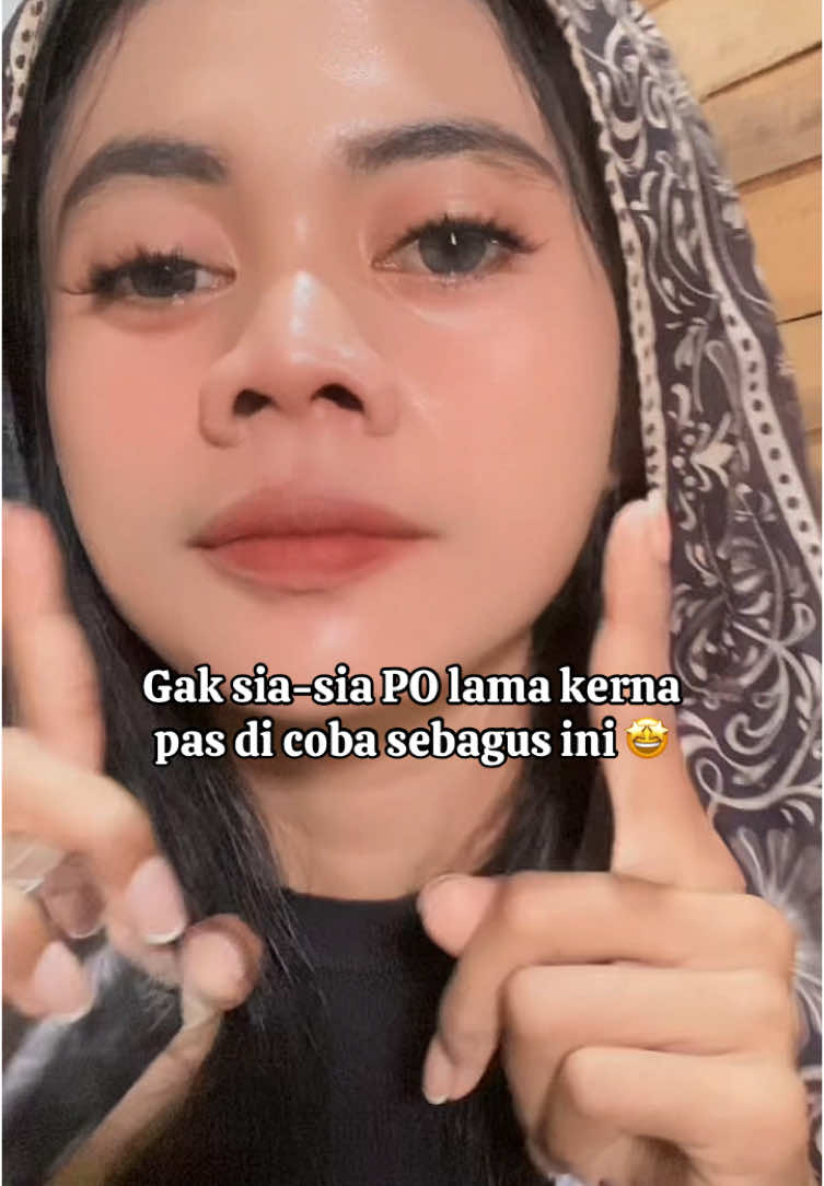 👉🏻 @tehnelly🤱🏻 Udah gak akan ada derama make up ngecrack 😝 lagi plis kalian wajib coba hasilnya emang sebagus itu 🤩di tambah lagi ada promo 100rb an udah dapat 2 produk🤫 #promo #foundationreview #twowaycake #prettyme 