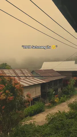 Dimana kalian yg sering berlarian dikala itu?🥺 #vibes90an #vibessore  #lembayung  #lembayungsenja 