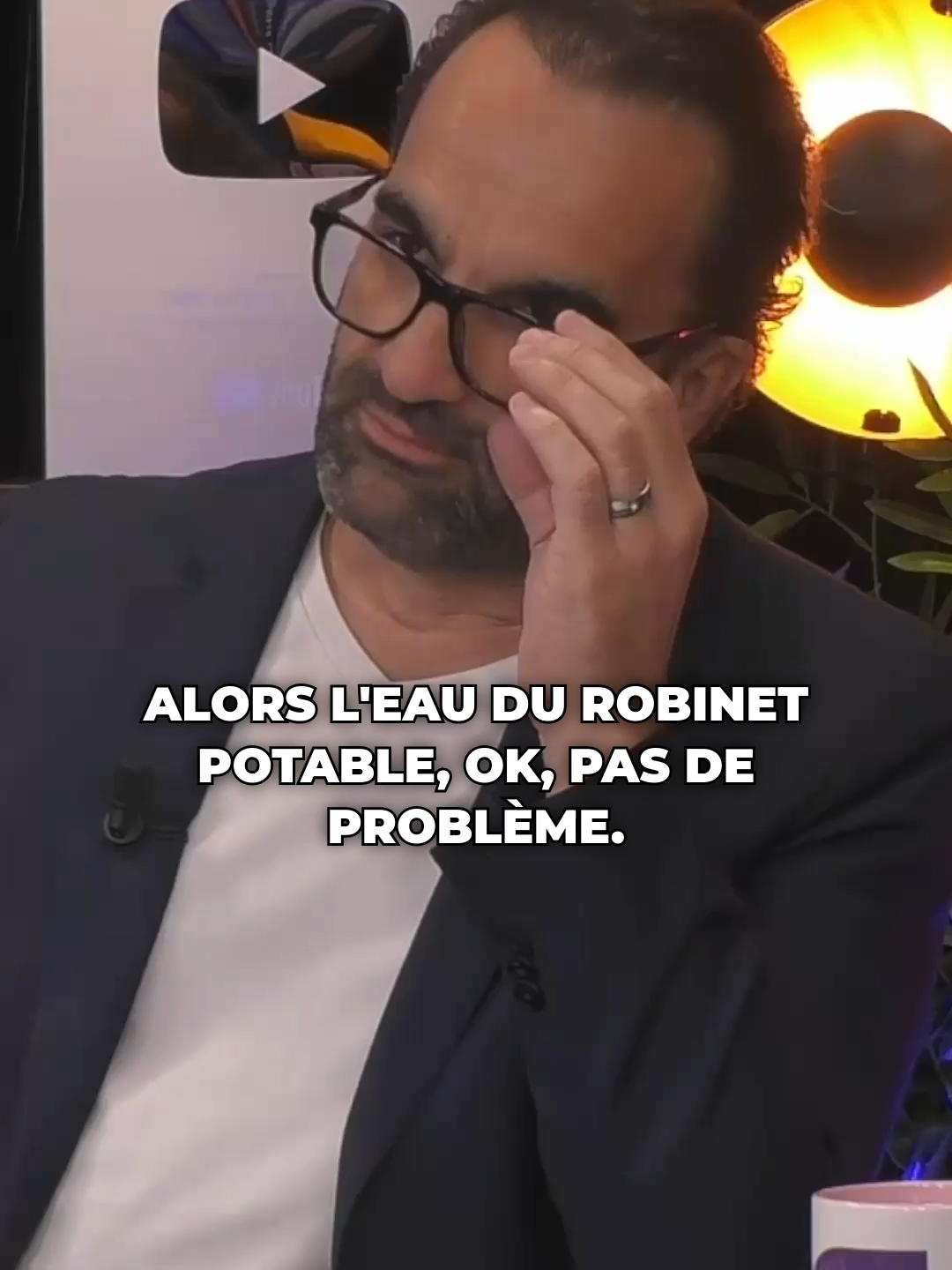 Christophe Mercier Thellier est hygiéniste et microbiologiste. Son métier : prévenir les risques d’infection et sensibiliser à l’importance de l’hygiène dans notre quotidien pour préserver notre santé. Dans cet entretien, il passe en revue nos habitudes les plus courantes, parfois anodines en apparence, mais qui favorisent la prolifération de microbes et de bactéries… et donc le développement de maladies. Vous découvrirez à quel point de petits gestes peuvent avoir de grandes conséquences, et comment des habitudes simples peuvent réellement faire la différence. Christophe partage de nombreux conseils pratiques pour adopter des comportements plus sains, plus sûrs et plus conscients. Une émission pleine de prises de conscience utiles, à découvrir dès maintenant sur ABC Talk ! (Youtube et abctalk.fr ) https://youtu.be/XatdMT1NsZY . . . #hygiene #hygienedevie #sante #abctalk #abctalktv #propreté #hygienealamaison #systemedesanté