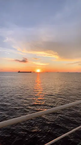 Sunset di Taboneo, Kalimantan Selatan #pelayaran  #banjarmasin  #fyp  #masukberanda  #foryoupage  #4u  #xybca 