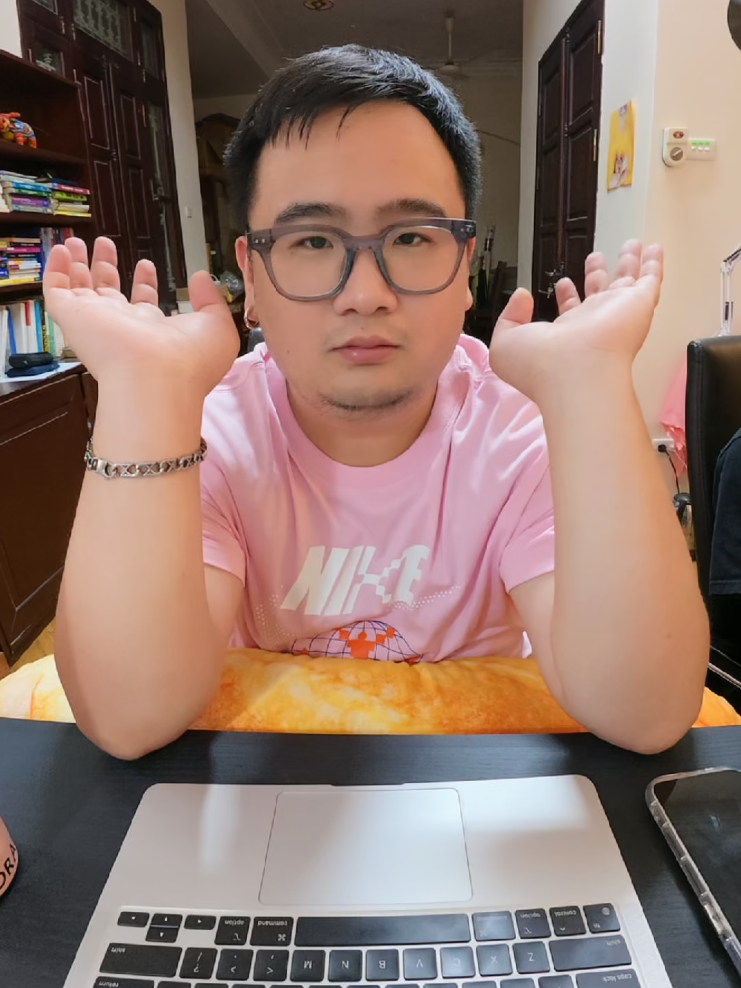 Có ai thấy có gì đặc biệt trên tay anh Péo không? #cajun #FoodFestonTikTok #nhatkykajunbox #fyp #hanhtrinhxaykenh #ancungtiktok #FoodFestonTikTok #haisan