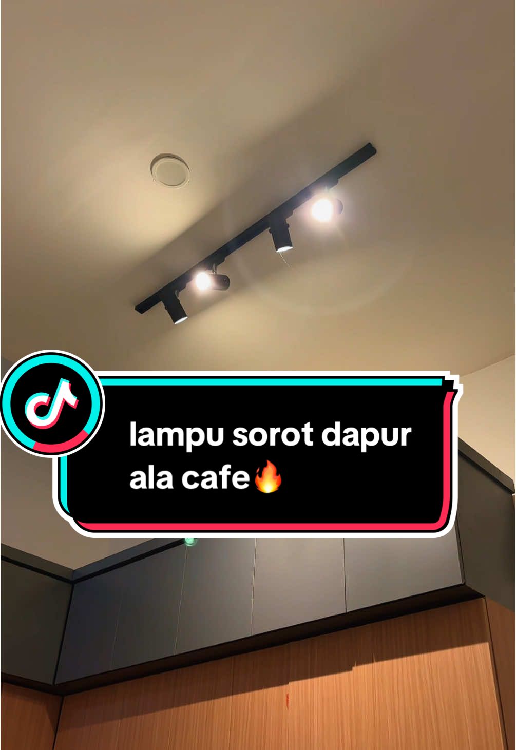 lampu track LED ala cafe cocok buat dapur estetik #tracklight #lampusorot #lampudapur #dapur #fyp 