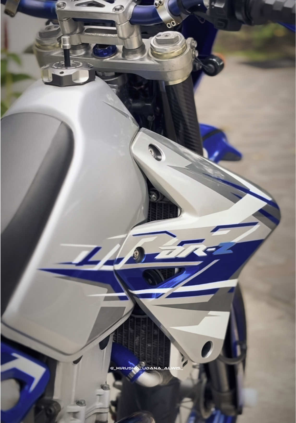 DRZ-400-SM ♥️😮‍💨 #drz400sm #suzukidrz400 #negombo🇱🇰 #srilankan_tik_tok🇱🇰 #fypage #onemillionaudition #viral #trending 