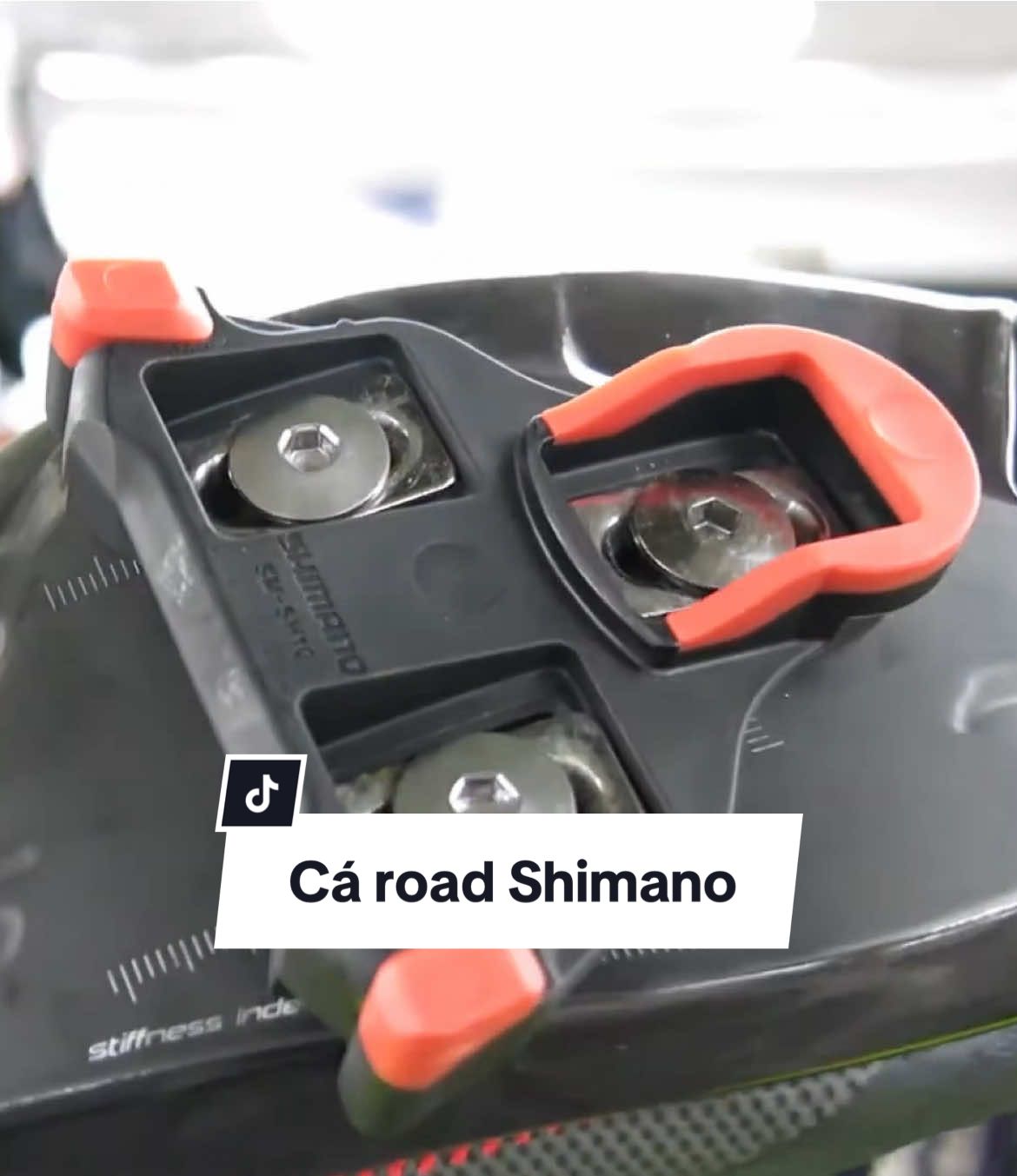 Đây là cá Road Shimano SM-SH12 chính hãng với Thiết kế siêu nhẹ bằng nhựa cao cấp;  Cơ chế khóa thông minh vào/ra nhẹ nhàng chỉ với 1 góc xoay, tương thích hoàn hảo với giày đua SPD-SL. Đây là phụ kiện không thể thiếu cho dân đua xe chuyên nghiệp. Bấm vào giỏ hàng để mua ngay!